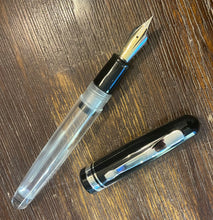 Load image into Gallery viewer, Delta Fusion 82 Demo fountain pen