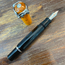 Load image into Gallery viewer, Delta Animals, Elephant Fountain Pen