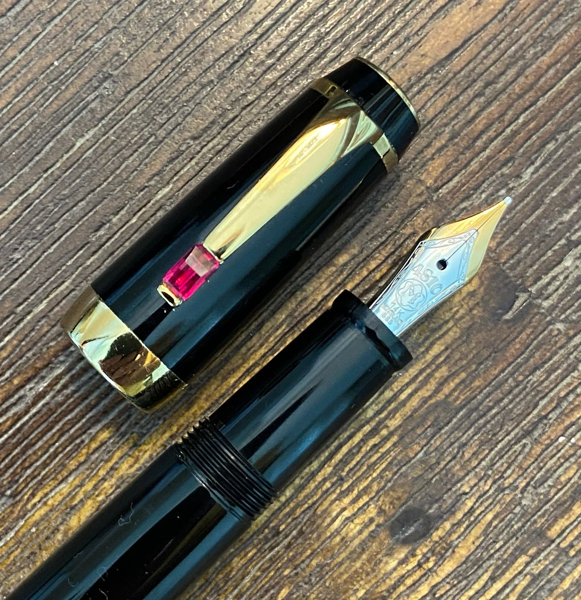 Montblanc Bohème Rouge Fountain Pen Black, Ruby Jewel, Retractable,
