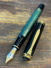 Load image into Gallery viewer, Pelikan Souverän M800 Green/Black Fountain Pen