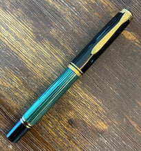 Load image into Gallery viewer, Pelikan Souverän M800 Green/Black Fountain Pen