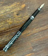 Load image into Gallery viewer, Duke, Black & Silver