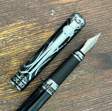 Load image into Gallery viewer, Duke, Black & Silver