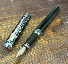 Load image into Gallery viewer, Duke, Black & Silver