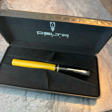 Load image into Gallery viewer, Delta 366 Vintage Edition Amber Fountain Pen