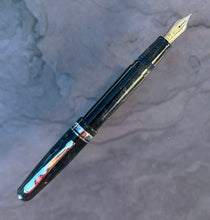 Load image into Gallery viewer, Delta Fusion 82 Fountain Pen