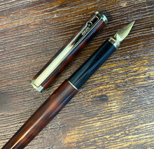 Load image into Gallery viewer, Elysée Burgundy Marble Lacquer Fountain