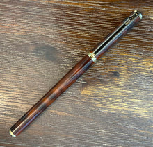 Load image into Gallery viewer, Elysée Burgundy Marble Lacquer Fountain