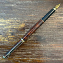 Load image into Gallery viewer, Elysée Burgundy Marble Lacquer Fountain