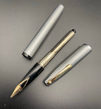 Load image into Gallery viewer, Sheaffer 444 XG Fountain Pen 1970's