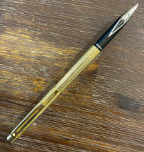 Load image into Gallery viewer, Sheaffer Targa  "Slim". Gold Geometric