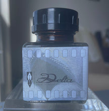 Load image into Gallery viewer, Delta Federico Fellini LE Fountain Pen (2001) Black & Ivory