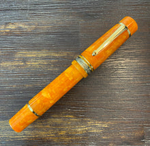 Load image into Gallery viewer, Delta Dolce Vita Oro Oversize Vermeil Fountain Pen