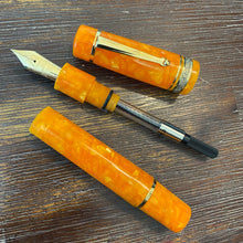 Load image into Gallery viewer, Delta Dolce Vita Oro Oversize Vermeil Fountain Pen
