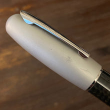 Load image into Gallery viewer, Delta Trend Y2K, Carbon fibre, Fountain Pen -