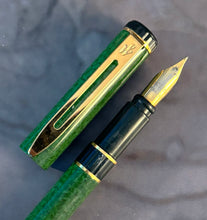 Load image into Gallery viewer, Waterman Forum Green, Fountain Pen