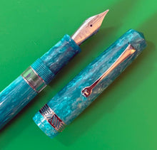 Load image into Gallery viewer, Leonardo Momento Magico Fountain Pen - Emerald Green