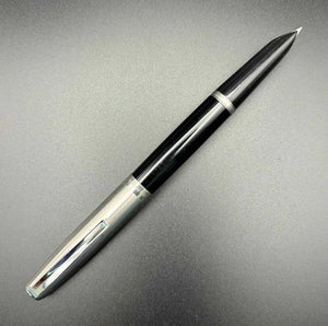 Parker 21, 1960. in black, steel cap