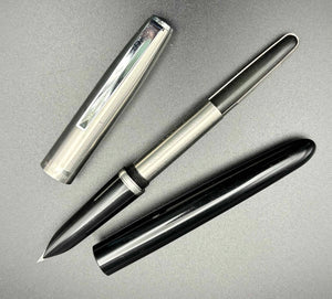 Parker 21, 1960. in black, steel cap