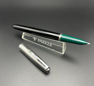 Parker 21, Hybrid 1960, Black Barrel, Green section, steel cap