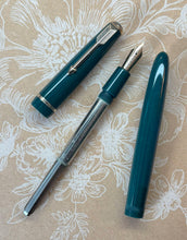 Load image into Gallery viewer, Parker British Duofold, Streamline style, Green