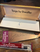 Load image into Gallery viewer, Sheaffer single, Hard box, leather 1980's