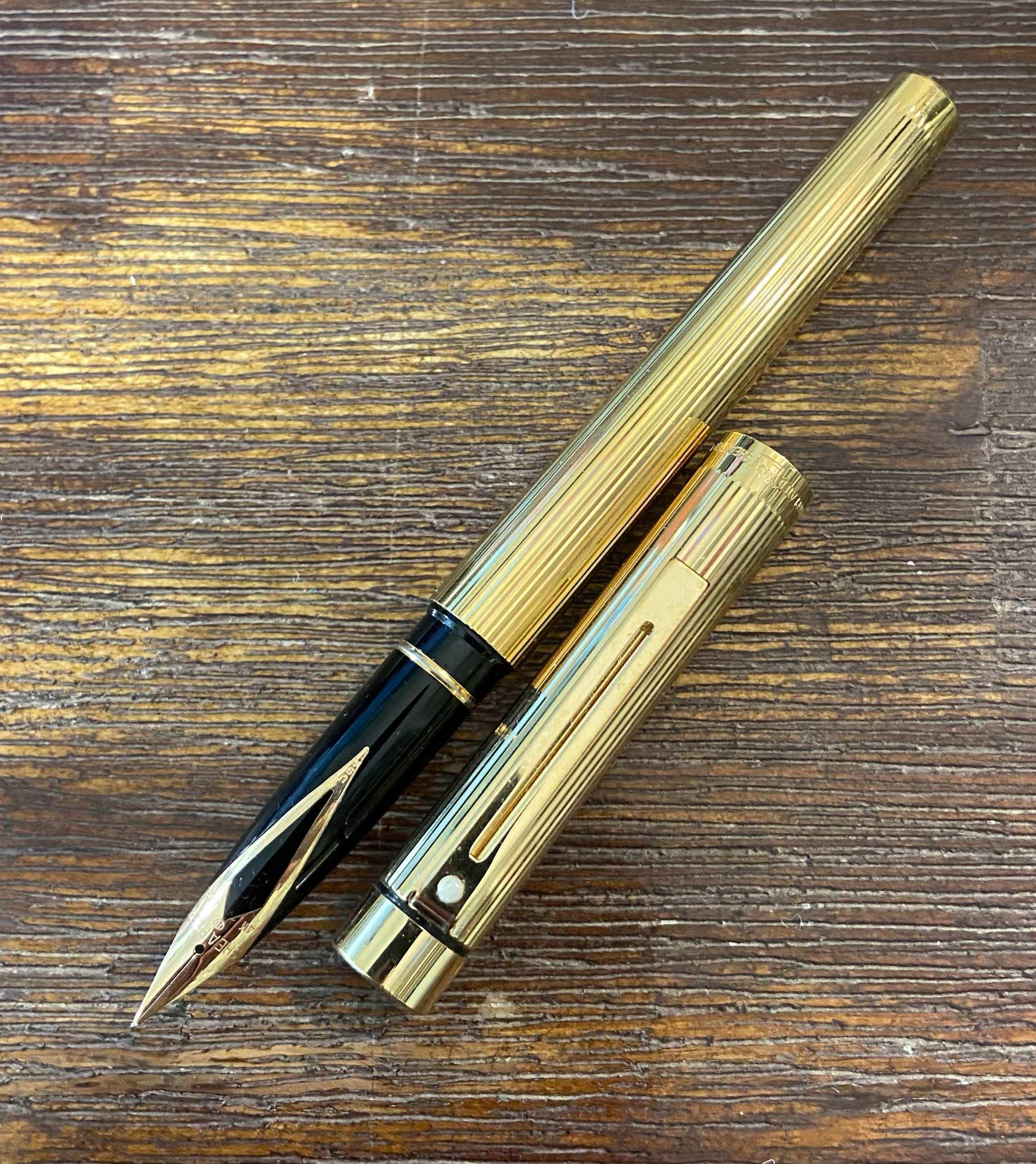 未使用 Sheaffer Targa 1005 Gold Fluted BP as8219.bcopy_2319x.jpg?v=