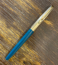 Load image into Gallery viewer, Waterman&#39;s c/f Fountain Pen, Turquoise