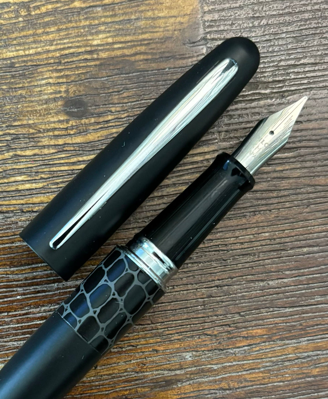 Pilot, Metropolitan, crocodile print black accent band