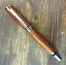 Load image into Gallery viewer, Handcrafted Light Maple Wooden Fountain pen