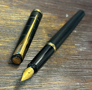 Parker Latitude, Silky Black