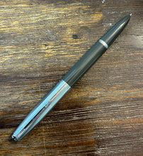 Load image into Gallery viewer, Parker 21 Grey barrel, steel cap