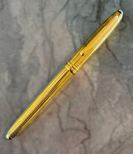 Load image into Gallery viewer, Montblanc Meisterstück 163 Rollerball Solitaire Gold-Plated,Pinstripe