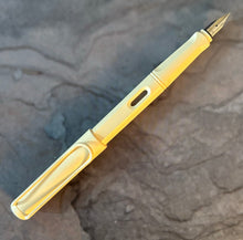 Load image into Gallery viewer, Lamy safari Fountain Pen - cream (Special Edition)