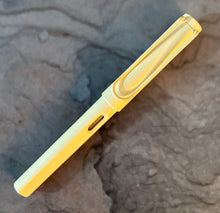 Load image into Gallery viewer, Lamy safari Fountain Pen - cream (Special Edition)