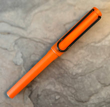 Load image into Gallery viewer, Lamy Safari 2021 Limited Edition Terra Red Fountain Pen 2021