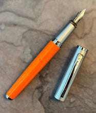 Load image into Gallery viewer, Fountai Pen Revolutiom, Silver &amp; Orange