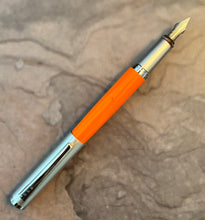 Load image into Gallery viewer, Fountai Pen Revolutiom, Silver &amp; Orange