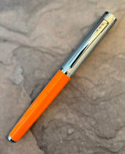 Load image into Gallery viewer, Fountai Pen Revolutiom, Silver &amp; Orange