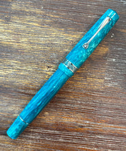 Load image into Gallery viewer, Leonardo Momento Magico Fountain Pen - Emerald Green