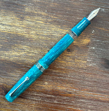 Load image into Gallery viewer, Leonardo Momento Magico Fountain Pen - Emerald Green