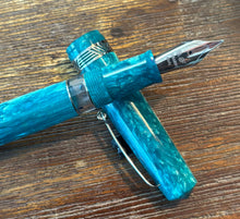 Load image into Gallery viewer, Leonardo Momento Magico Fountain Pen - Emerald Green