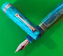 Load image into Gallery viewer, Leonardo Momento Magico Fountain Pen - Emerald Green