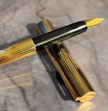 Load image into Gallery viewer, S.T. Dupont Classic Gold