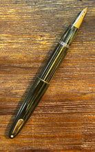Load image into Gallery viewer, Sheaffer Triumph Lifetime, Green straighted Fountain Pen &amp; Pencil Tuckaway Set