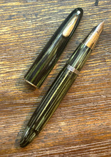 Load image into Gallery viewer, Sheaffer Triumph Lifetime, Green straighted Fountain Pen &amp; Pencil Tuckaway Set