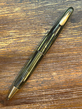 Load image into Gallery viewer, Sheaffer Triumph Lifetime, Green straighted Fountain Pen &amp; Pencil Tuckaway Set
