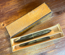 Load image into Gallery viewer, Sheaffer Triumph Lifetime, Green straighted Fountain Pen &amp; Pencil Tuckaway Set