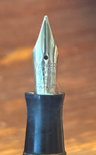 Load image into Gallery viewer, Parker Moderne Black &amp; Pearl Green