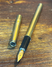 Load image into Gallery viewer, Aurora Hastil fountain pen, Gold-plated, vermeil